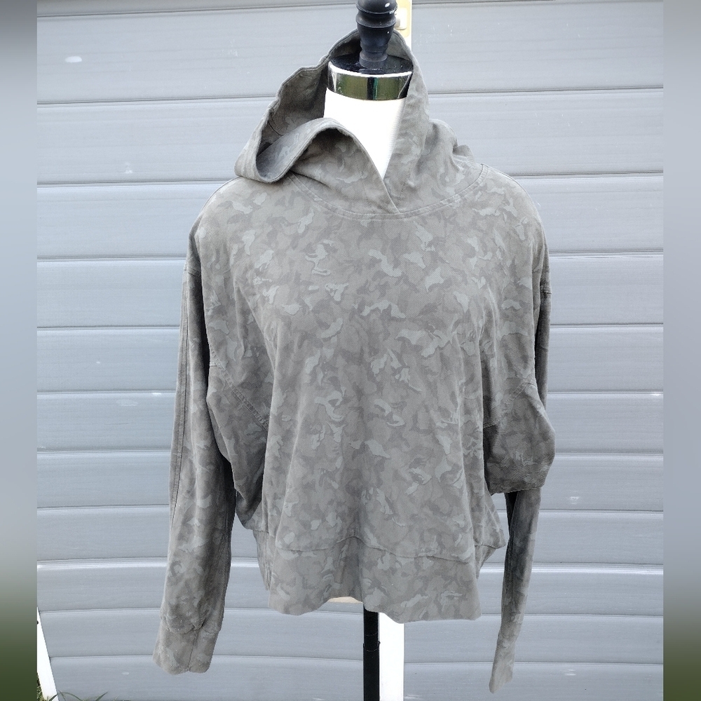 Athleta green camo Farallon sweatshirt hoodie large Tall  athleisure loungewear. - Picture 2 of 11